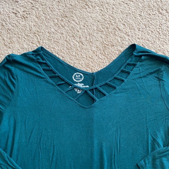 Maurice’s 24/7 Cut Out Top - Picture 2 of 3